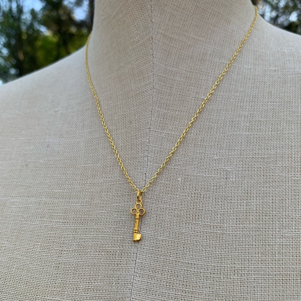 NWT Sterling Silver Plated 2-Tone Gold Chain & Mini Key Charm Necklace - Picture 2 of 15